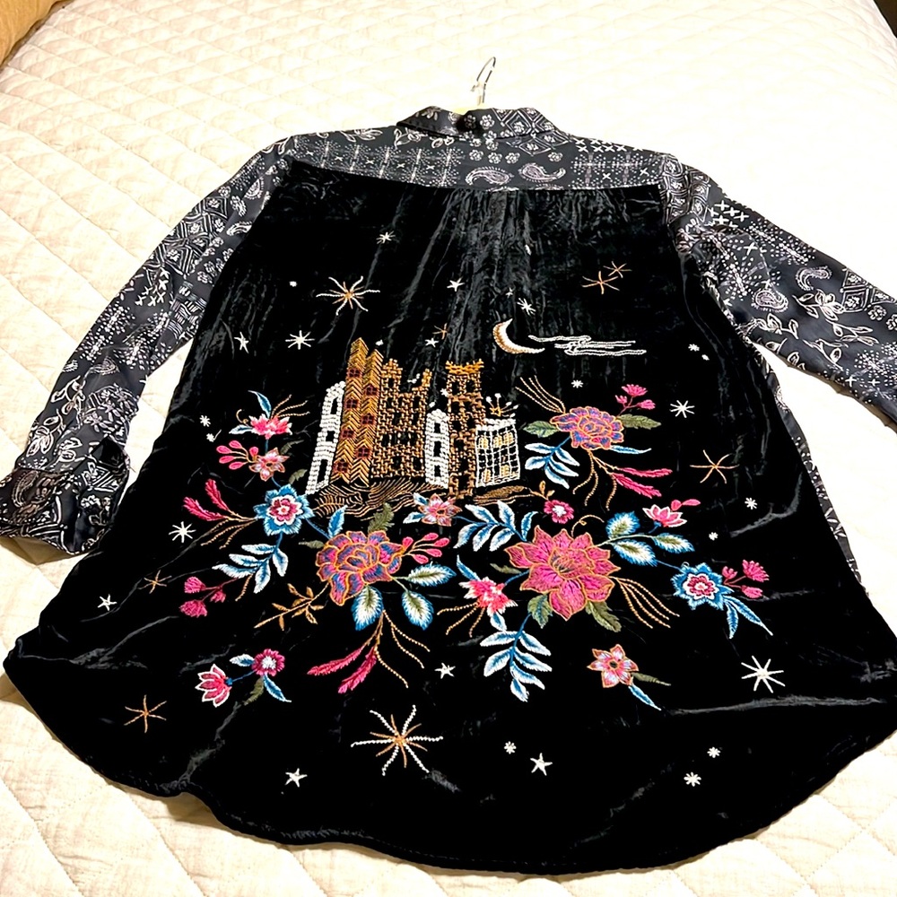 JOHNNY WAS Black and White tunic Blouse with velvet embroidered back.